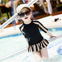Load image into Gallery viewer, 2 Pieces Set Kid Girls Beach Striped Tops Swimwears And Shorts Wholesale 22042907
