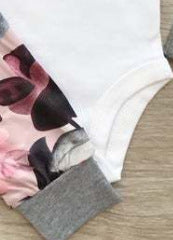 Load image into Gallery viewer, 4 Pieces Set Baby Girls Letters Print Rompers Flower Pants Bow Headwear And Hats Wholesale 220713255
