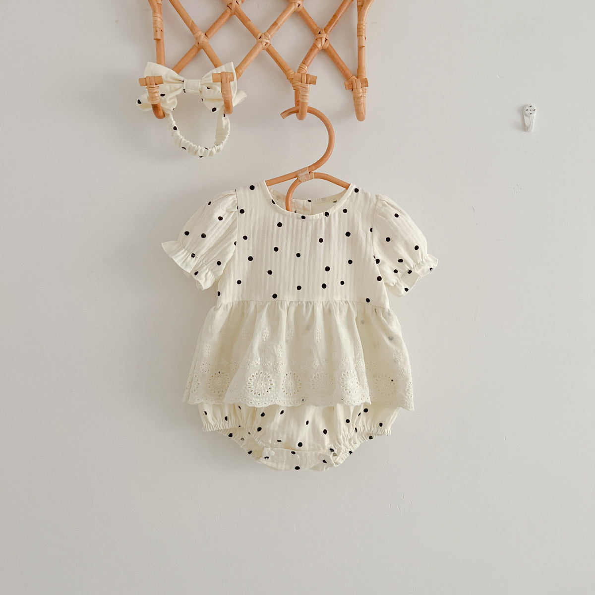 Baby Girls Polka dots Rompers Wholesale 230321409