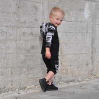 Load image into Gallery viewer, 2 PCS Kid Boy Letter Camo Half Sleeve Hooded With Shorts Outfit Wholesale 50102515
