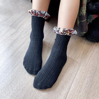 Load image into Gallery viewer, Girl Socks Foral Trim Wholesale 01961271
