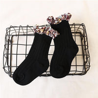 Load image into Gallery viewer, Girl Socks Foral Trim Wholesale 01961271
